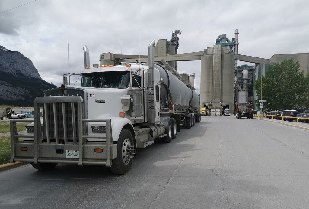 Pneumatic Tank Trailer